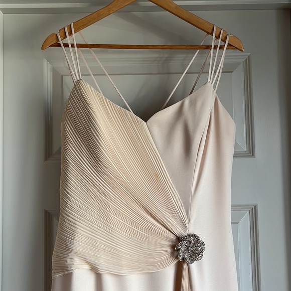 Daymore Couture. Size 12 Evening Gown / Wedding Dress. - Picture 2 of 8